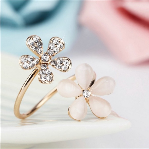 🌼New🌼Double Daisy Flower Petal Adjustable Ring🌼 - Picture 5 of 5